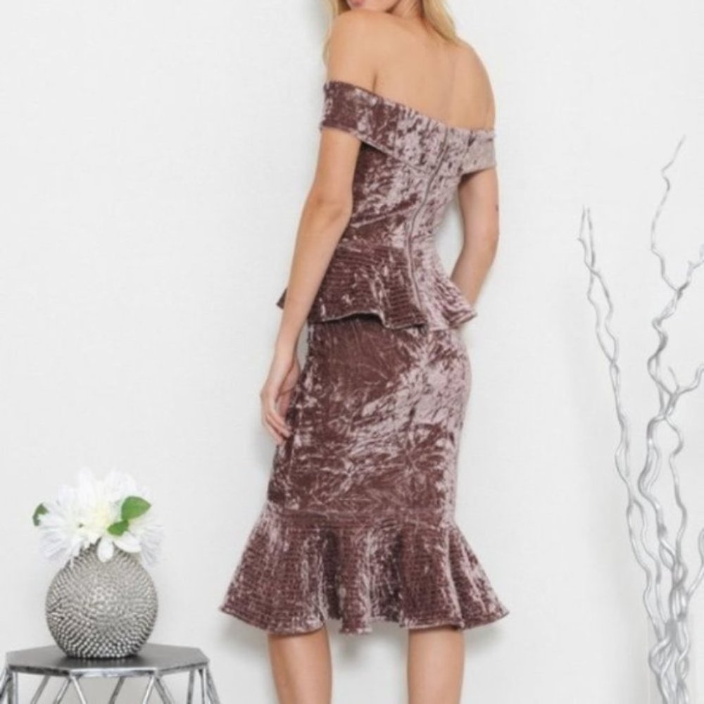 THE VELVET Midi Dress - Picture 3 of 4